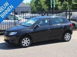 Zwart Gebruikt 2014 Dacia Sandero Lauréate Hatchback | € 3.350 (Super prijs)