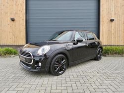 Zwart Gebruikt 2018 Mini Cooper Business Hatchback | € 16.350 (Eerlijke prijs)