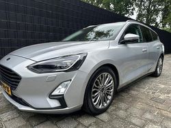 Grijs, metallic lak Gebruikt 2019 Ford Focus Hatchback | € 15.950 (Eerlijke prijs)