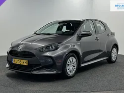 Grijs Gebruikt 2021 Toyota Yaris Hybrid Active Hatchback | € 18.500 (Eerlijke prijs)