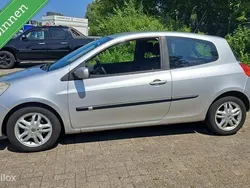 Grijs Gebruikt 2005 Renault Clio II Dynamique Hatchback | € 850 (Goede deal)
