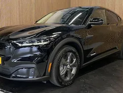 Zwart Gebruikt 2021 Ford Mustang Mach-E SUV | € 29.850 (Goede deal)
