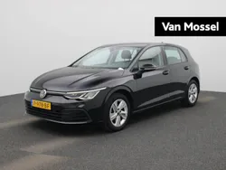 Zwart Gebruikt 2022 VW Golf VIII Life Hatchback | € 21.400 (Eerlijke prijs)