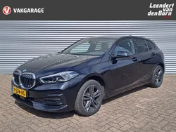 Zwart Gebruikt 2023 BMW 118 Comfort Edition Hatchback | € 28.495 (Eerlijke prijs)