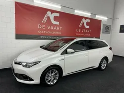 Wit Gebruikt 2017 Toyota Auris Hatchback | € 13.499 (Eerlijke prijs)