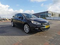 Zwart Gebruikt 2012 Opel Astra Sport MPV | € 6.250 (Eerlijke prijs)