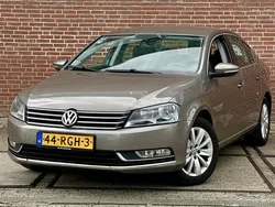 Bruin Gebruikt 2011 VW Passat Comfortline Sedan | € 6.950 (Eerlijke prijs)