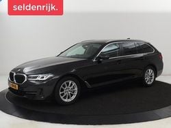 Zwart (metallic) Gebruikt 2021 BMW 520 Comfort Edition Stationwagen | € 28.200 (Goede deal)