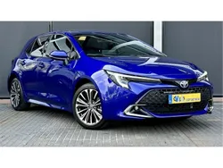 Blauw Gebruikt 2024 Toyota Corolla Hybrid Business Edition Hatchback | € 29.950
