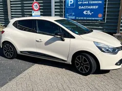 Beige Gebruikt 2015 Renault Clio IV Expression Hatchback | € 7.000 (Eerlijke prijs)