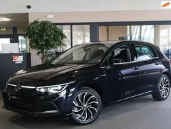 Zwart Gebruikt 2022 VW Golf VIII Style Hatchback | € 24.950 (Super prijs)