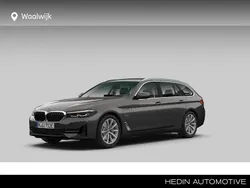 Grijs Gebruikt 2023 BMW 530e Executive Stationwagen | € 44.880 (Goede deal)