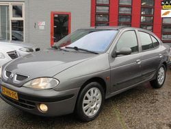 Grijs, metallic lak Gebruikt 2001 Renault Mégane Sedan | € 1.600