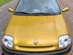 Goud Gebruikt 2001 Renault Clio II Authentique Hatchback | € 850 (Eerlijke prijs)