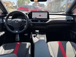 Wit, metallic lak Gebruikt 2023 Lexus UX 250h Sport Line SUV | € 41.900 (Eerlijke prijs)