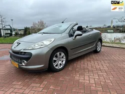 Grijs Gebruikt 2007 Peugeot 207 CC Cabriolet | € 2.499 (Eerlijke prijs)