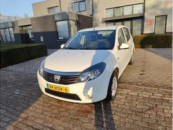 Wit (metallic) Gebruikt 2011 Dacia Sandero Hatchback | € 1.500 (Goede deal)