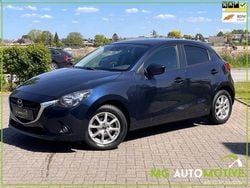 Blauw, metallic lak Gebruikt 2017 Mazda 2 Hatchback | € 12.450 (Eerlijke prijs)