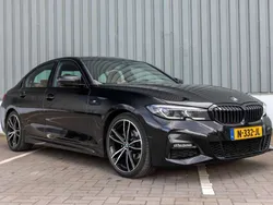 Zwart Gebruikt 2021 BMW 318 Sedan | € 31.749 (Eerlijke prijs)