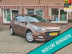 Bruin (metallic) Gebruikt 2017 Hyundai i20 Comfort Hatchback | € 9.450 (Eerlijke prijs)