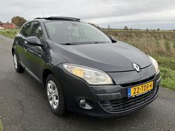 Grijs (metallic) Gebruikt 2012 Renault Mégane III Expression Hatchback | € 4.950 (Eerlijke prijs)