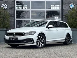 Wit Gebruikt 2021 VW Passat GTE Stationwagen | € 21.945 (Eerlijke prijs)