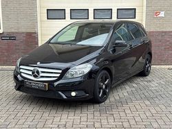 Zwart Gebruikt 2014 Mercedes B180 MPV | € 7.450 (Goede deal)