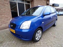 Blauw, metallic lak Gebruikt 2006 Kia Picanto LX Hatchback | € 1.900 (Eerlijke prijs)