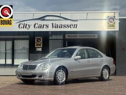 Grijs, metallic lak Gebruikt 2003 Mercedes E240 Elegance Sedan | € 6.900 (Iets duurder)