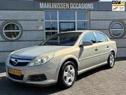Grijs, metallic lak Gebruikt 2006 Opel Vectra Comfort Sedan | € 3.995 (Duur)