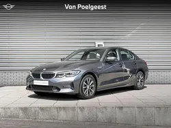Mineralgrau metallic (grijs metallic) Gebruikt 2020 BMW 330e Comfort Edition Sedan | € 33.900 (Eerlijke prijs)