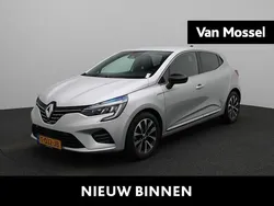 Grijs Gebruikt 2023 Renault Clio V Techno Hatchback | € 17.940 (Eerlijke prijs)