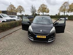 Zwart Gebruikt 2012 Renault Scénic III Expression MPV | € 2.950 (Goede deal)