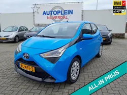 Blauw Gebruikt 2019 Toyota Aygo X-play Hatchback | € 10.950 (Eerlijke prijs)