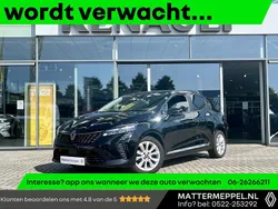 Noir étoilé gne (zwart metallic) Gebruikt 2024 Renault Clio V Evolution Hatchback | € 18.950 (Eerlijke prijs)