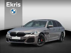 Grijs Gebruikt 2023 BMW 530e M Sport Stationwagen | € 53.900 (Duur)