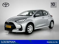 Grijs Gebruikt 2024 Toyota Yaris Hybrid Active Hatchback | € 23.945 (Eerlijke prijs)