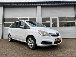 Wit Gebruikt 2006 Opel Zafira MPV | € 950