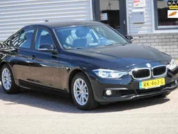 Zwart, metallic lak Gebruikt 2017 BMW 318 Sedan | € 13.350 (Goede deal)