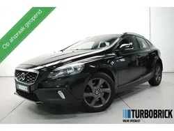 Zwart Gebruikt 2013 Volvo V40 CC Summum Stationwagen | € 10.895 (Eerlijke prijs)