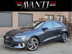Grijs, metallic lak Gebruikt 2021 Audi A3 Sportback Advanced Hatchback | € 29.950 (Eerlijke prijs)