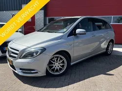 Grijs, metallic lak Gebruikt 2012 Mercedes B180 Ambition MPV | € 11.888 (Eerlijke prijs)