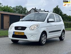 Wit Gebruikt 2010 Kia Picanto 2 Hatchback | € 2.250 (Eerlijke prijs)