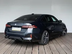 Petrol mica metallic (blauw metallic) Gebruikt 2025 BMW 550e Comfort Edition Sedan | € 94.950 (Super prijs)
