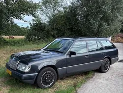 Grijs Gebruikt 1991 Mercedes E300 Stationwagen | € 4.999