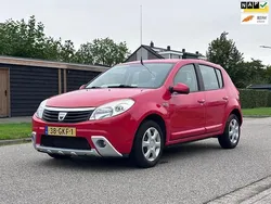 Rood Gebruikt 2008 Dacia Sandero Lauréate Hatchback | € 3.250 (Eerlijke prijs)