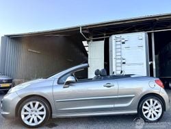 Grijs Gebruikt 2009 Peugeot 207 CC Roland Garros Cabriolet | € 4.850 (Eerlijke prijs)