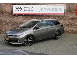Bruin Gebruikt 2016 Toyota Auris Hatchback | € 16.950 (Duur)