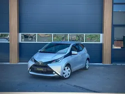 Grijs Gebruikt 2017 Toyota Aygo X-play Hatchback | € 7.450 (Goede deal)