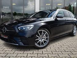 Zwart Gebruikt 2022 Mercedes E300 AMG line Stationwagen | € 40.900 (Goede deal)
